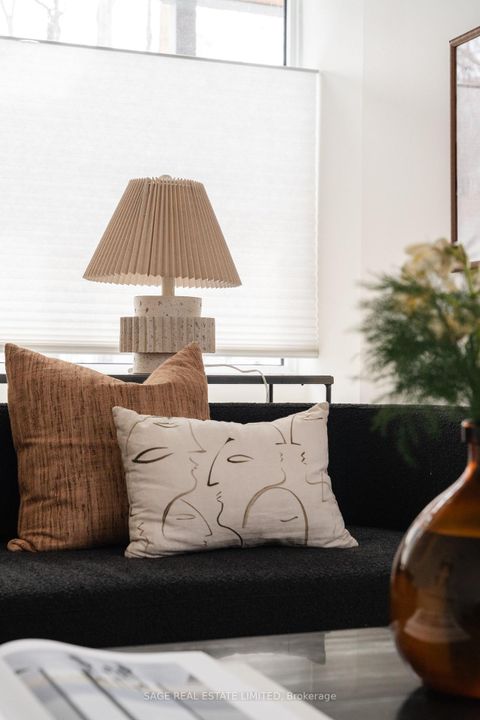 Photo 14 at 128 Argyle Street, Bellwoods, Toronto