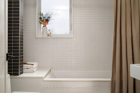 Photo 18 at 128 Argyle Street, Bellwoods, Toronto