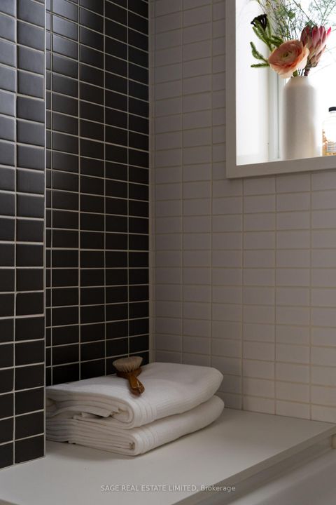 Photo 19 at 128 Argyle Street, Bellwoods, Toronto