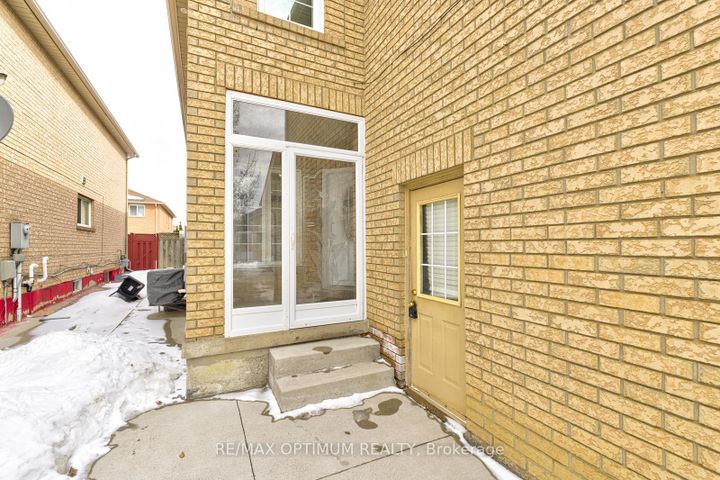 Photo 2 at 26 Tumbleweed Trail, Fletcher's Creek South, Brampton