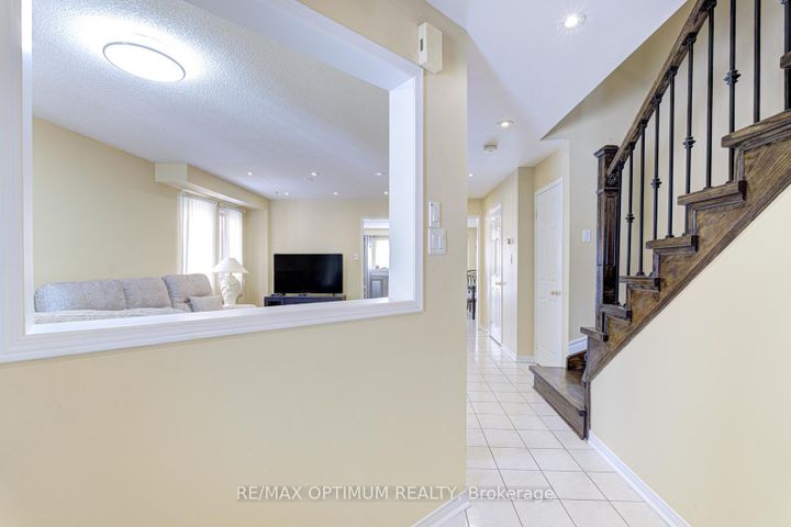 Photo 5 at 26 Tumbleweed Trail, Fletcher's Creek South, Brampton