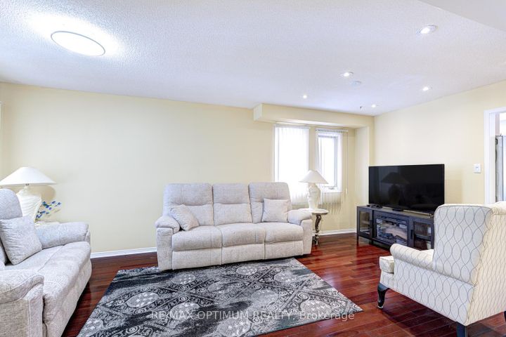 Photo 6 at 26 Tumbleweed Trail, Fletcher's Creek South, Brampton