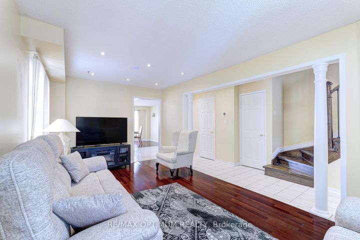 Photo 7 at 26 Tumbleweed Trail, Fletcher's Creek South, Brampton