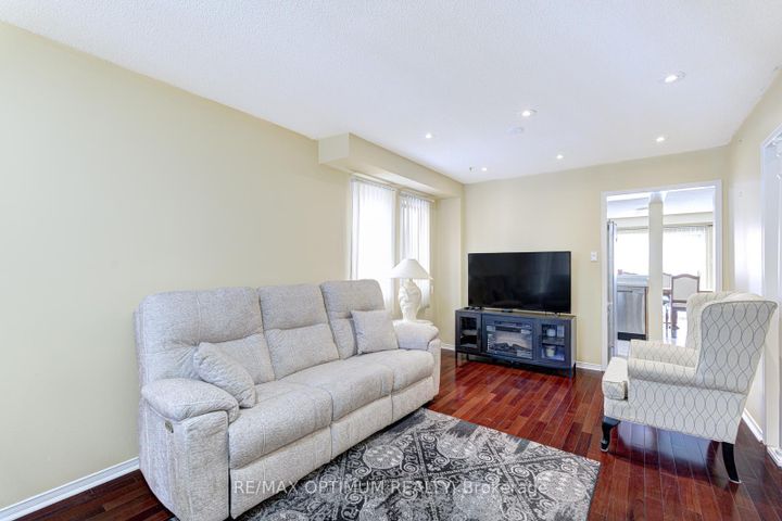 Photo 8 at 26 Tumbleweed Trail, Fletcher's Creek South, Brampton