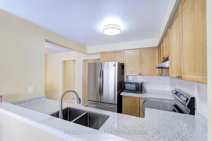 Photo 16 at 26 Tumbleweed Trail, Fletcher's Creek South, Brampton