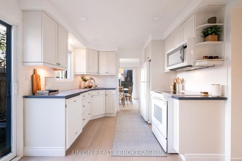 Photo 12 at 85 La Peer Boulevard, L'Amoreaux, Toronto