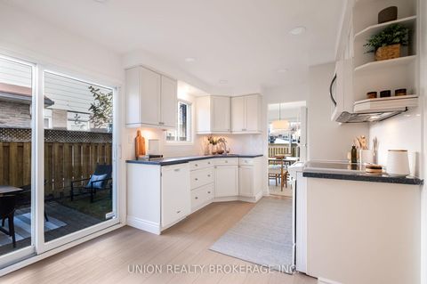 Photo 13 at 85 La Peer Boulevard, L'Amoreaux, Toronto