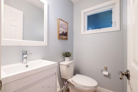 Photo 15 at 85 La Peer Boulevard, L'Amoreaux, Toronto