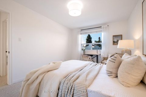 Photo 26 at 85 La Peer Boulevard, L'Amoreaux, Toronto