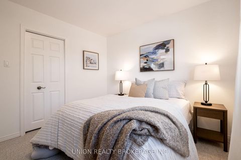 Photo 29 at 85 La Peer Boulevard, L'Amoreaux, Toronto