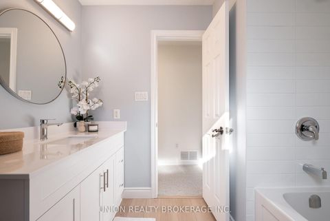 Photo 30 at 85 La Peer Boulevard, L'Amoreaux, Toronto