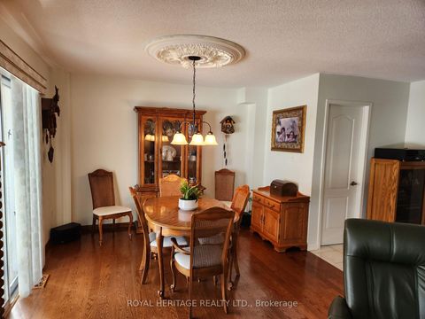 Photo 2 at 127 Knapton Drive, Woodland Hill, Newmarket
