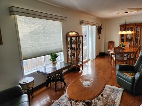 Photo 3 at 127 Knapton Drive, Woodland Hill, Newmarket