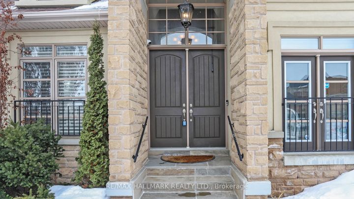 Photo 5 at 11 Pagean Drive, Oak Ridges Lake Wilcox, Richmond Hill