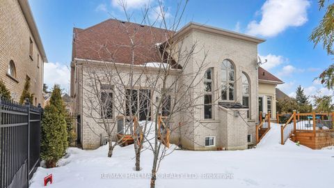 Photo 2 at 11 Pagean Drive, Oak Ridges Lake Wilcox, Richmond Hill