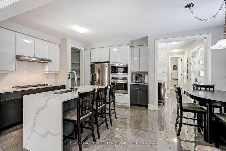 Photo 5 at 7 Cyclone Trail, Northwest Brampton, Brampton