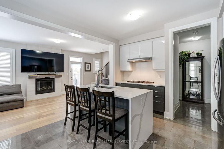 Photo 8 at 7 Cyclone Trail, Northwest Brampton, Brampton