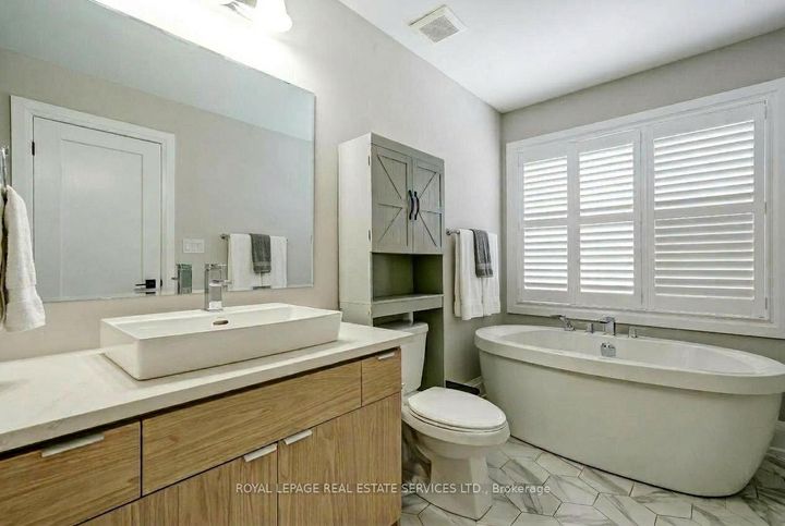 Photo 18 at 7 Cyclone Trail, Northwest Brampton, Brampton