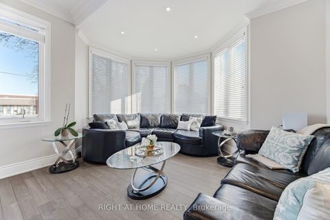 Photo 6 at 386 Kennedy Road, Birchmount, Toronto