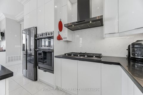 Photo 9 at 386 Kennedy Road, Birchmount, Toronto