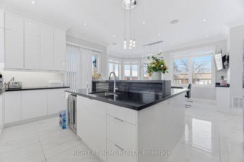 Photo 11 at 386 Kennedy Road, Birchmount, Toronto