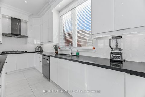 Photo 12 at 386 Kennedy Road, Birchmount, Toronto