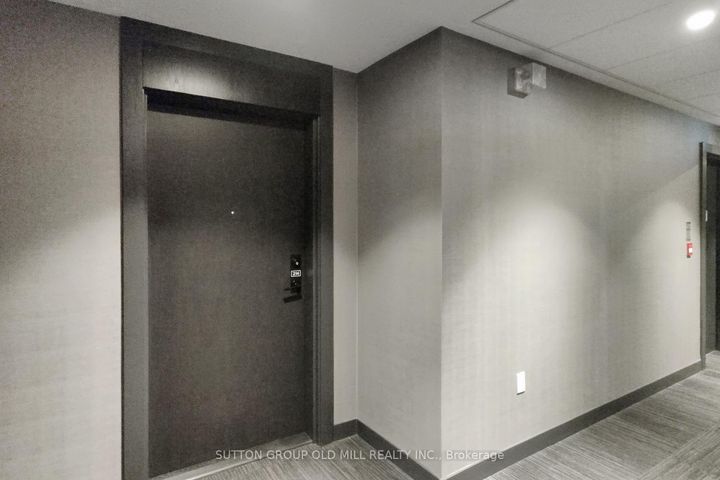 Photo 5 at 214 - 210 Sabina Drive, GO Glenorchy, Oakville