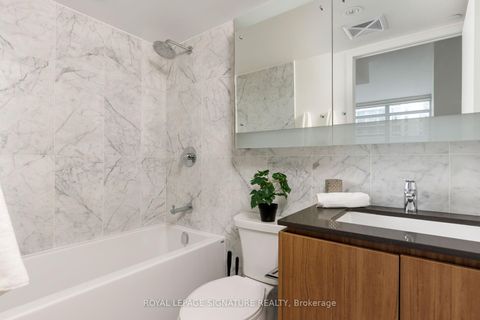 Photo 9 at 712 - 70 Queens Wharf Road, Waterfront Communities C1, Toronto