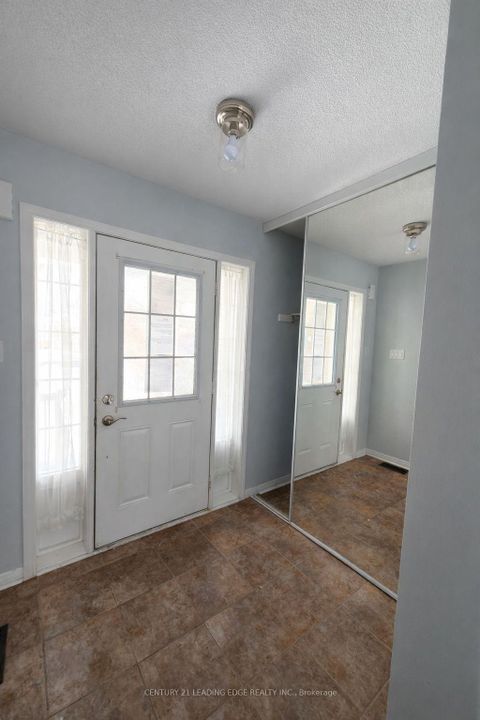 Photo 1 at 1523 Glenbourne Drive, Pinecrest, Oshawa