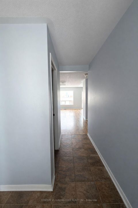 Photo 2 at 1523 Glenbourne Drive, Pinecrest, Oshawa