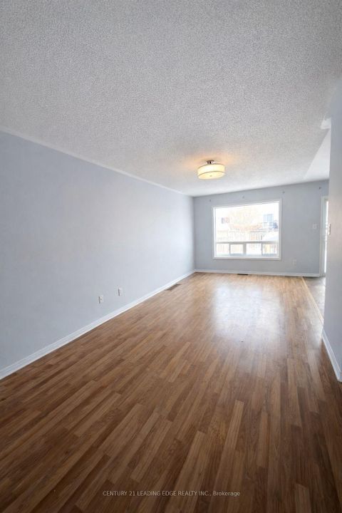 Photo 3 at 1523 Glenbourne Drive, Pinecrest, Oshawa