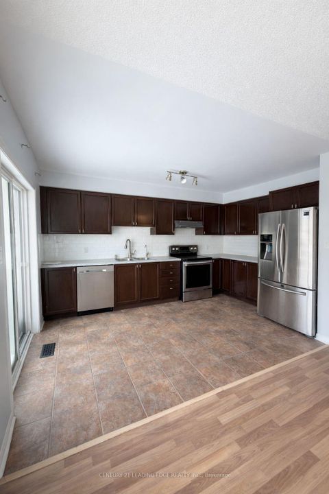 Photo 5 at 1523 Glenbourne Drive, Pinecrest, Oshawa