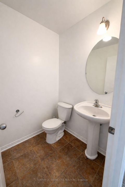 Photo 6 at 1523 Glenbourne Drive, Pinecrest, Oshawa