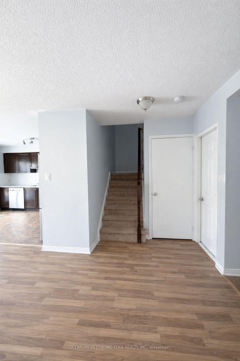 Photo 7 at 1523 Glenbourne Drive, Pinecrest, Oshawa