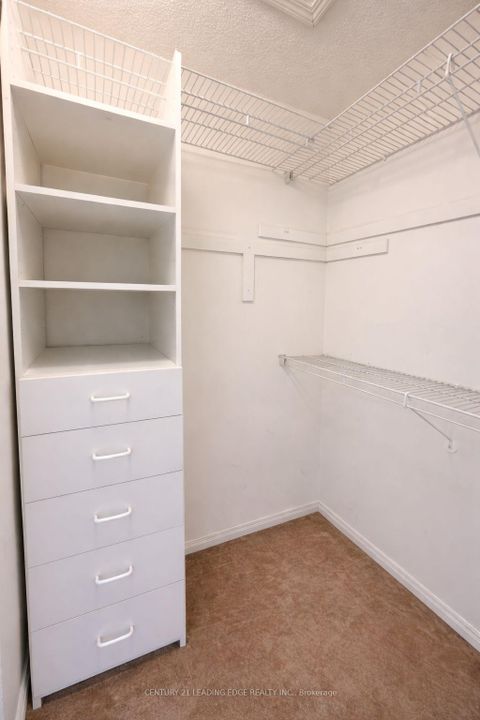 Photo 10 at 1523 Glenbourne Drive, Pinecrest, Oshawa