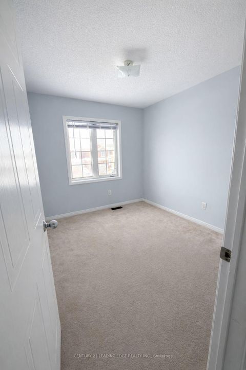 Photo 15 at 1523 Glenbourne Drive, Pinecrest, Oshawa