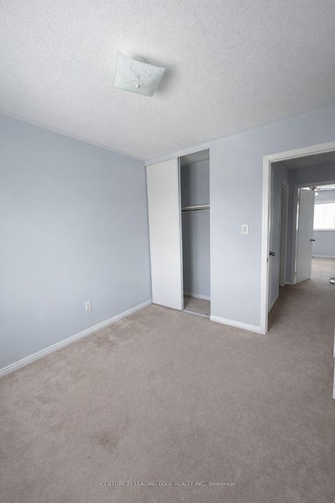 Photo 16 at 1523 Glenbourne Drive, Pinecrest, Oshawa