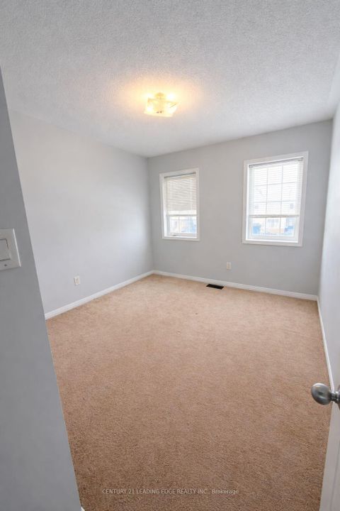 Photo 18 at 1523 Glenbourne Drive, Pinecrest, Oshawa