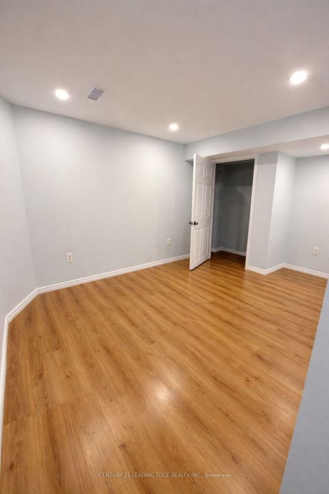 Photo 22 at 1523 Glenbourne Drive, Pinecrest, Oshawa