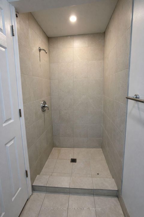 Photo 24 at 1523 Glenbourne Drive, Pinecrest, Oshawa