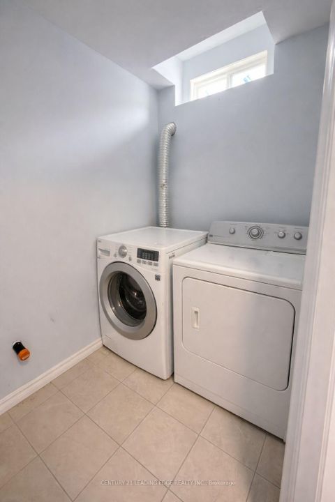 Photo 26 at 1523 Glenbourne Drive, Pinecrest, Oshawa