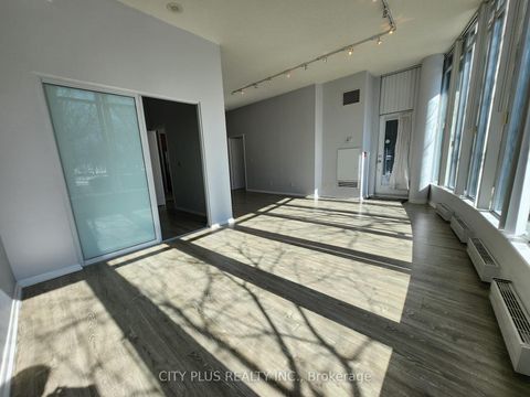 Photo 10 at 103 - 219 Fort York Boulevard, Niagara, Toronto