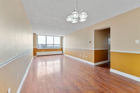 Photo 5 at 1405 - 390 Dixon Road, The Westway, Toronto