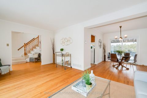 Photo 3 at 28 Grove Park Crescent, Don Valley Village, Toronto