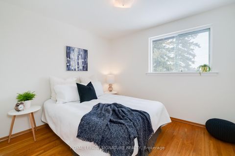 Photo 11 at 28 Grove Park Crescent, Don Valley Village, Toronto