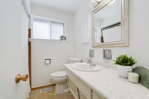 Photo 13 at 28 Grove Park Crescent, Don Valley Village, Toronto