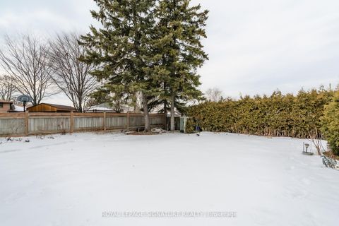 Photo 26 at 28 Grove Park Crescent, Don Valley Village, Toronto