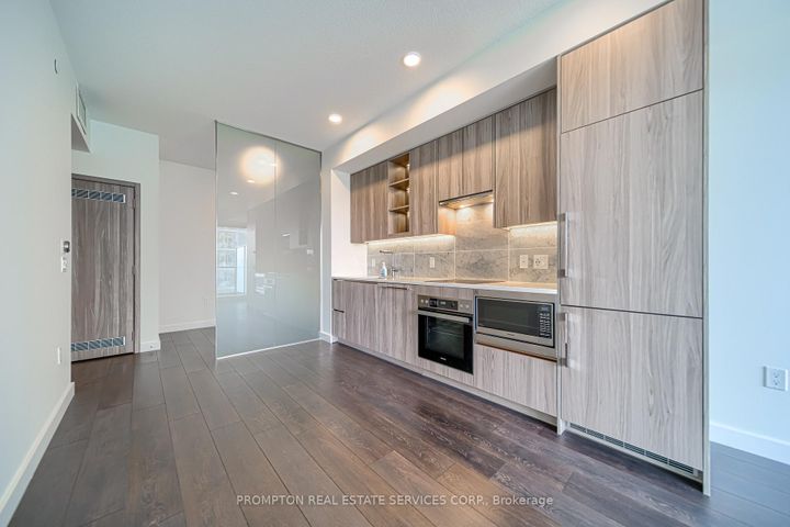 Photo 4 at 808 - 95 Mcmahon Drive, Bayview Village, Toronto