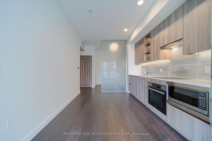 Photo 11 at 808 - 95 Mcmahon Drive, Bayview Village, Toronto