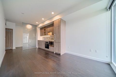Photo 5 at 808 - 95 Mcmahon Drive, Bayview Village, Toronto
